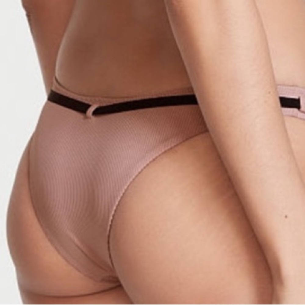 Victoria’s secret ribbed bikini bottom with black belt